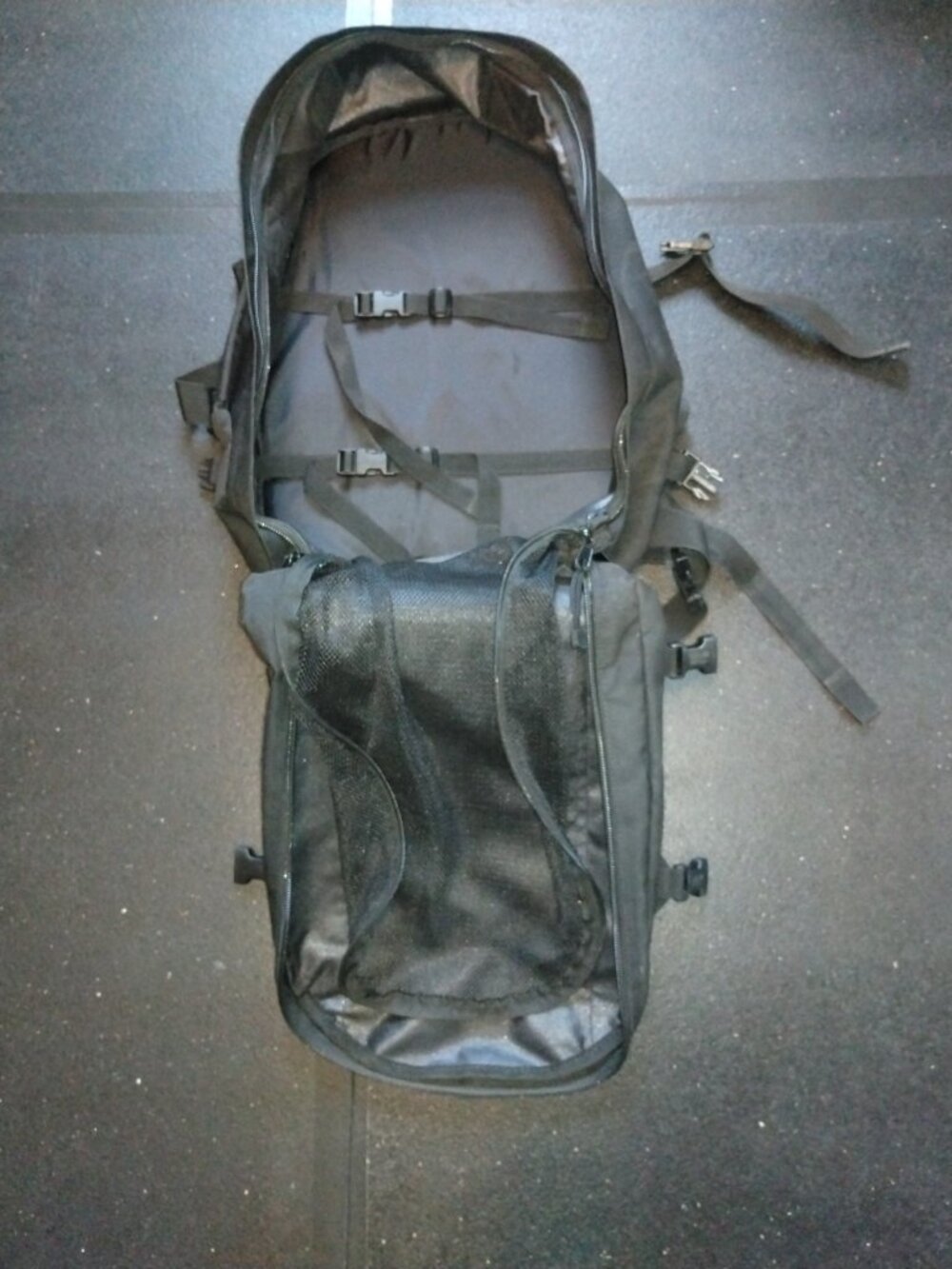 Dutch 30 Liter Rucksack - Picture 2 of 2